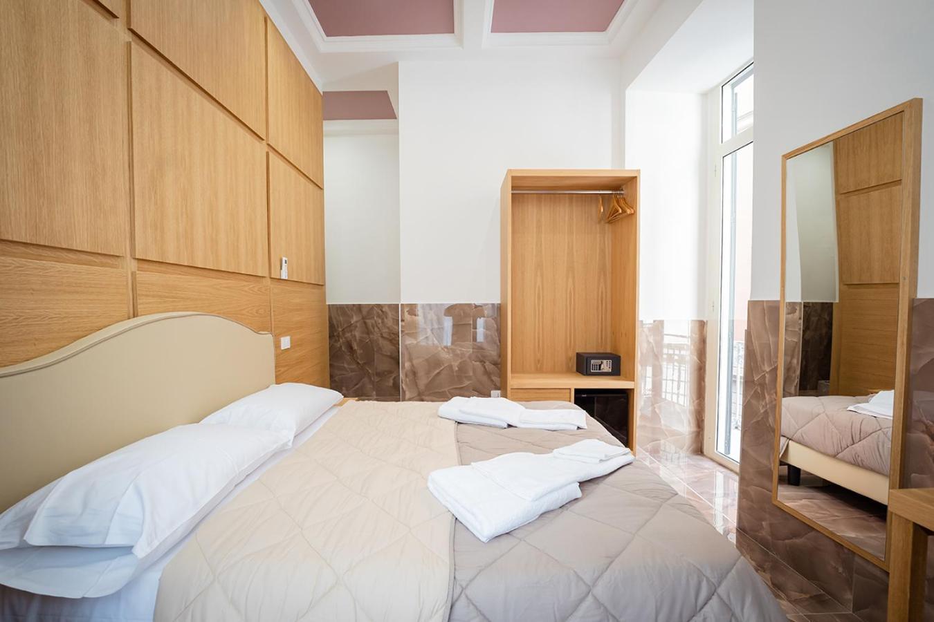 P.C. Boutique Medina H. Napoli Centro, By Clapa Group Hotel Eksteriør billede